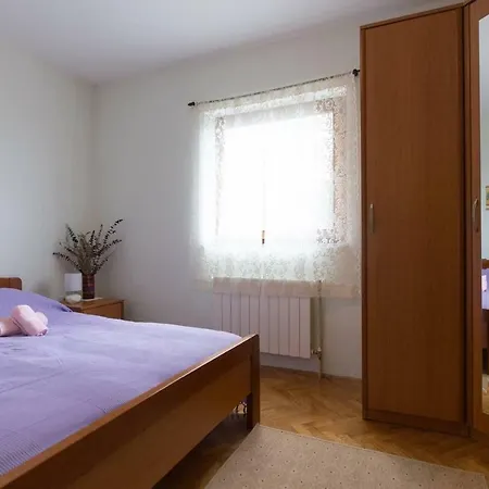 In Icici For 6 Person Apartament