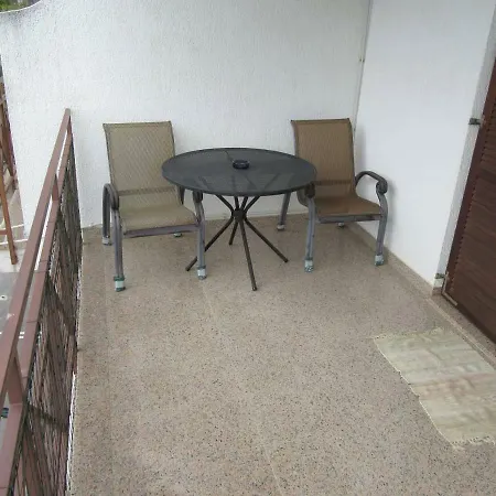 Apartament In Icici For 6 Person *