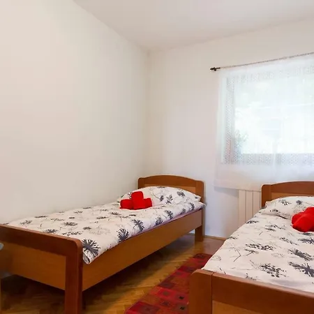 Apartament In Icici For 6 Person